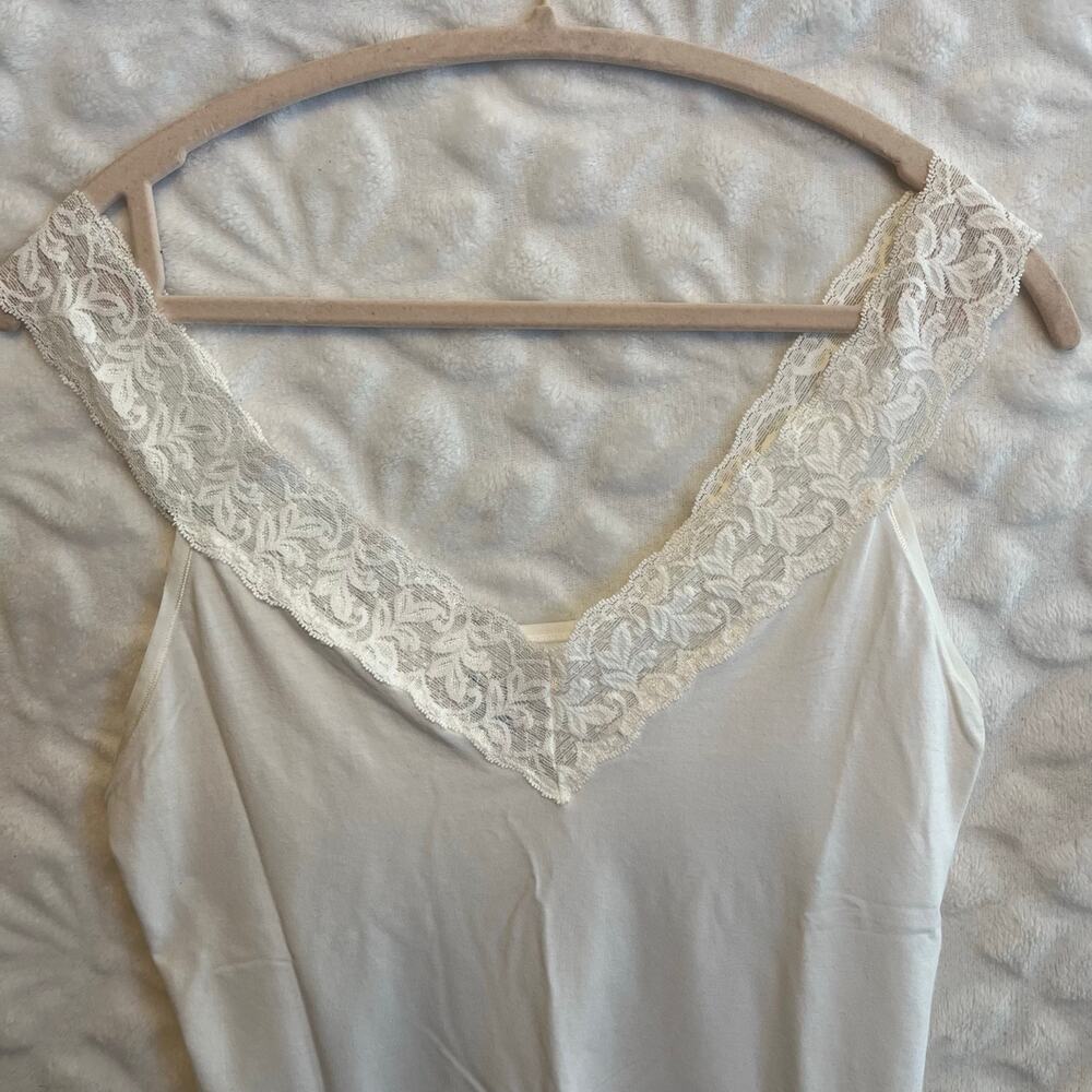 VASSARETTE Brand Camisole white with lace straps size Xl chest measures 17.5 “